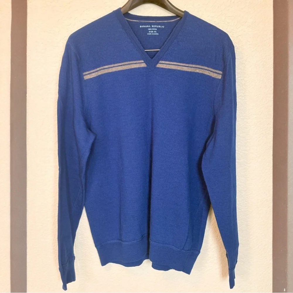 Banana Republic Men's V-Neck‎ 100% Wool Sweater in Blue with Gray Stripes